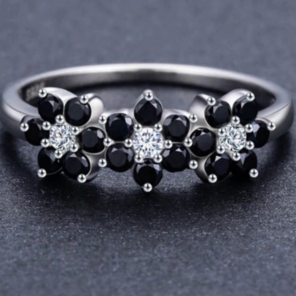 🌸 NEW Black Spinel Sterling Silver Flower Ring 🌸 - Picture 2 of 5